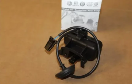 5N0810773F Fuel flap actuator NEW genuine vw TIGUAN , MK6 GOLF