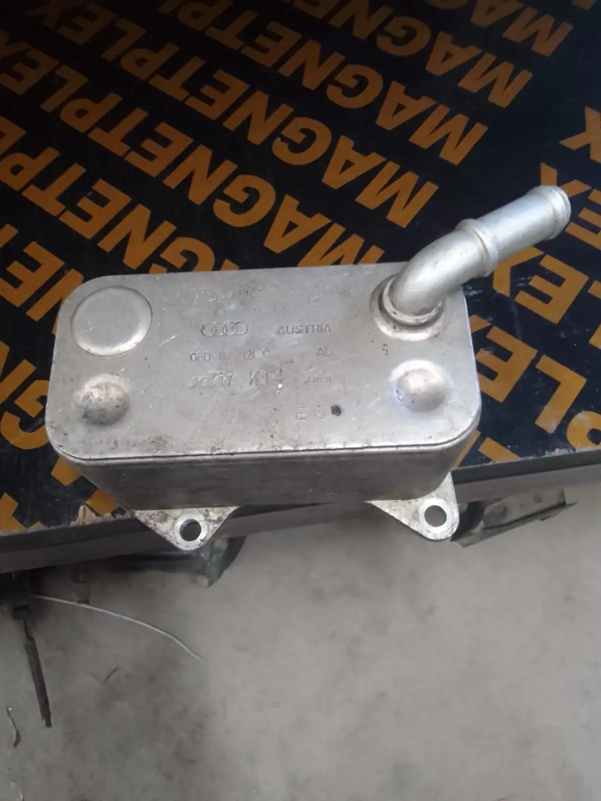 06D117021C Volkswagen PASSAT B6 2007 Petrol USED Fits G, Golf GTI  oil filter mounting bracket 06D117021C