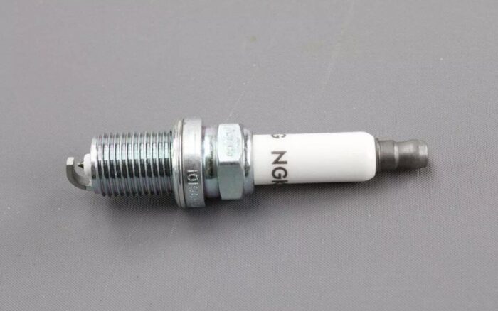 Genuine Audi A4 A5 A6 A7 A8 Q5 Q7 3.0 V6 longlife spark plugs (x6) - Image 2